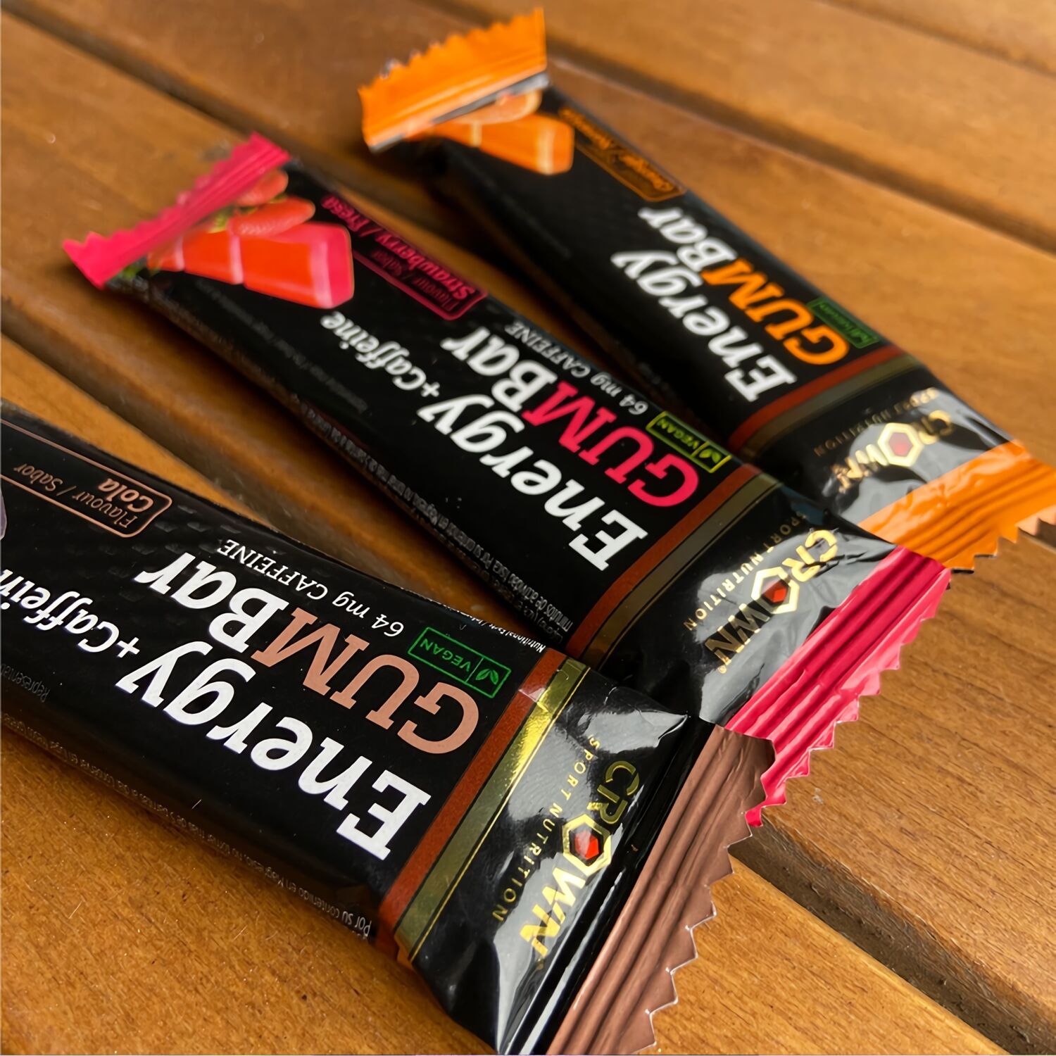 Crown Sport Nutrition Energy GUM Bar, Barrita energética de gominola con sodio y aminoácidos, Sabor Cola con cafeína, 12 x 30 g - Imagen 4
